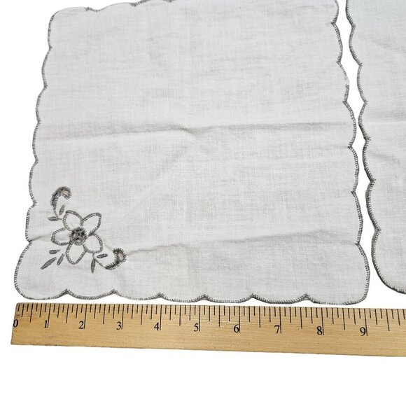 Vintage Set Of 4 Embroidered Linen Napkins With Floral Design MCM Off White Gray - Picture 4 of 6